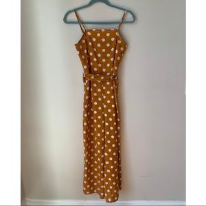 NWOT Polka dot romper/jumpsuit with tie around waist unknown brand
